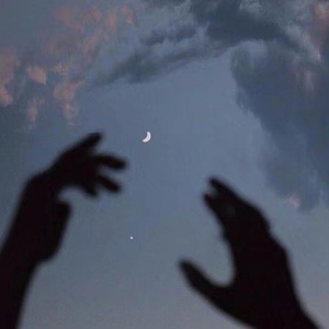 把鸡巴塞入小穴里操起来
