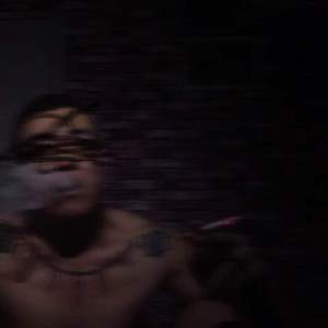 把鸡巴塞入小穴里操起来
