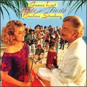 把鸡巴塞入小穴里操起来
